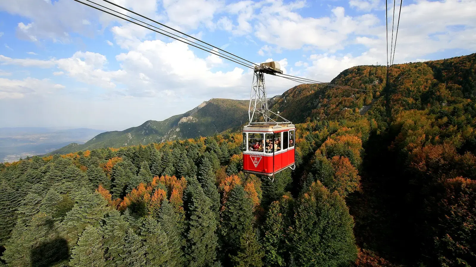 Uludağ teleferiği, sonbaharda orman manzarası